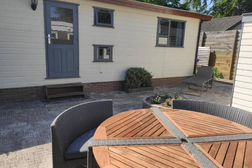 Een Gezellige Chalet Met Zonnige Buitenruimte Op De Veluwe! Putten Exterior foto