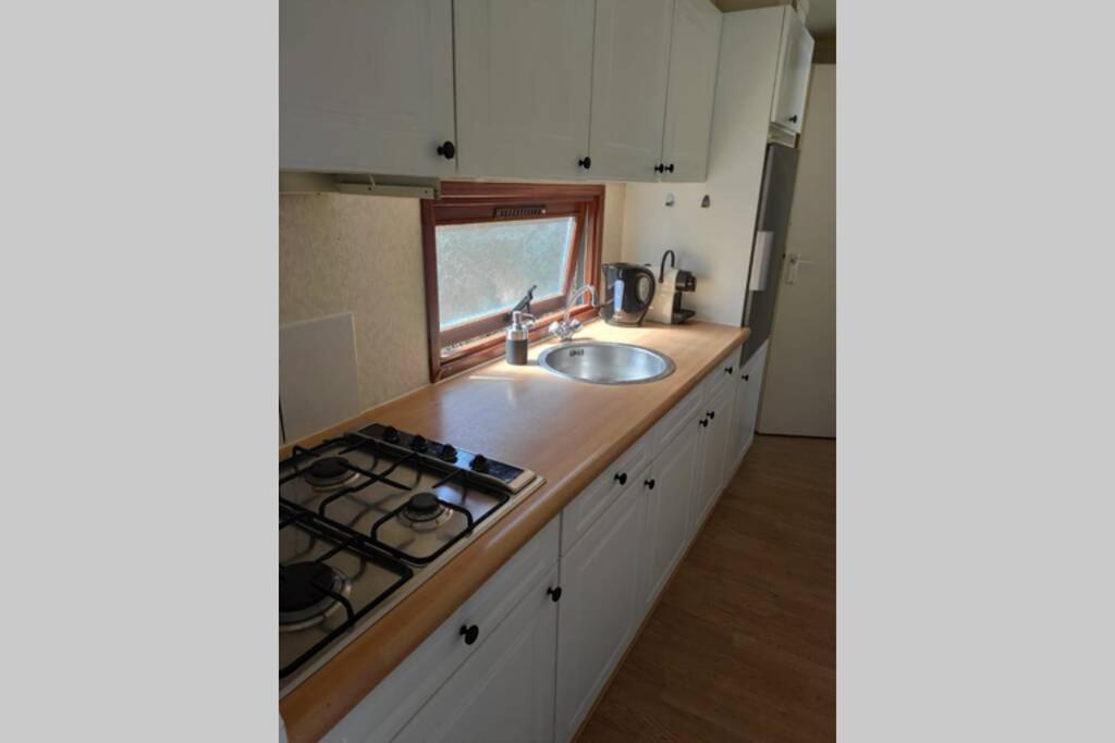 Een Gezellige Chalet Met Zonnige Buitenruimte Op De Veluwe! Putten Exterior foto