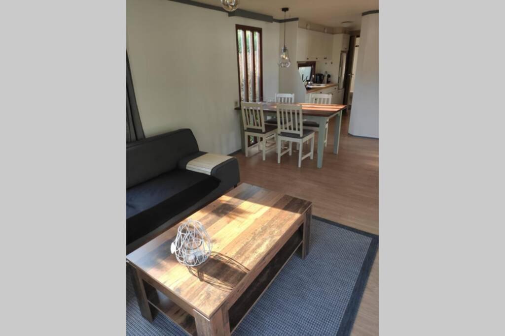 Een Gezellige Chalet Met Zonnige Buitenruimte Op De Veluwe! Putten Exterior foto