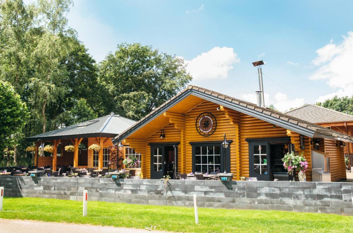 Een Gezellige Chalet Met Zonnige Buitenruimte Op De Veluwe! Putten Exterior foto